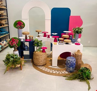 Decoração- Azulejo Português e Rosa Pink
