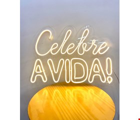 Painel de Celebre a Vida - Luz amarela 57cmC 36cmA