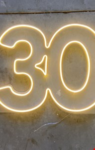 Letreiro Led número 30 (Led Quente, Luz Amarela)
