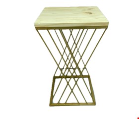 Mesa Cubo Ferro Dourado e Pinus P 35cmL 61cmA