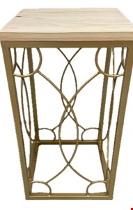 Mesa Cubo Ferro Dourado e Pinus M 35cmL 69cmA