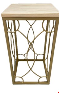 Mesa Cubo Ferro Dourado e Pinus P 30cmL 57cmA