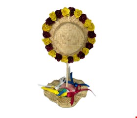 Temático São João - Centro de Mesa Chapéu Palha Decorado Flor Amarelo e Vermelho
