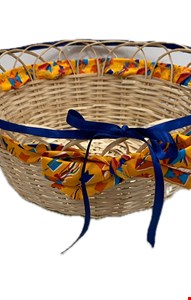 Temático São João - Cesta em Palha Tecido Amarelo Fita Azul