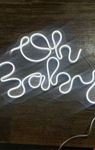 Led Oh Baby Luz Branca - 26cmA 50cmL  