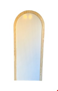 Painel Oval de Madeira Laqueado Branco Borda Pinus 1,90cmA 80cmL Painel Oval de Madeira Laqueado Branco Borda Pinus 1,90cmA 80cmL