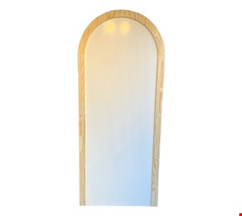 Painel Oval de Madeira Laqueado Branco Borda Pinus 1,90cmA 80cmL Painel Oval de Madeira Laqueado Branco Borda Pinus 1,90cmA 80cmL