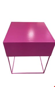 Mesa Cubo Mdf e Ferro Rosa 50cmL 60cmA