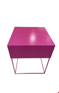 Mesa Cubo Mdf e Ferro Rosa 50cmL 60cmA