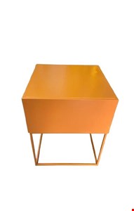 Mesa Cubo Mdf e Ferro Amarelo 40cmL 50cmA