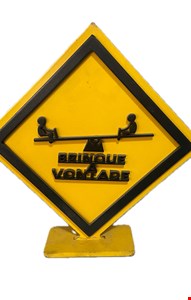 Temático Brinquedos - Placa Amarela Brinque a Vontade M Temático Brinquedos - Placa Amarela Brinque a Vontade M