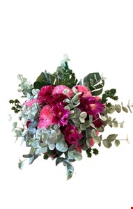 Arranjo Folhagem com Eucalípto, Costela de Adão, Flores e Cravo Rosa Pink G 