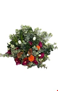 Arranjo Folhagem com Eucalípto, Leque GG Flores Rosa Pink, Cravo Laranja e Tulipa Branca GG