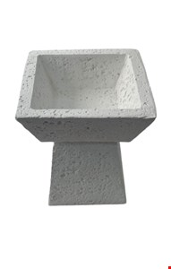 Castiçal Quadrado Branco Resina 11cmA X 10cmL