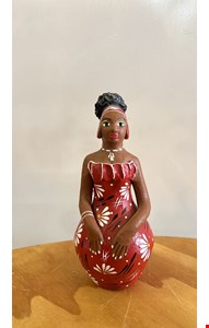 Namoradeira com roupa vermelha 20cmA