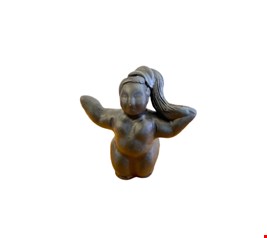 Escultura Gordinha em Barro Preta 16cmA 