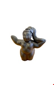 Escultura Gordinha em Barro Preta 16cmA 