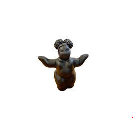 Escultura Gordinha em Barro Preta  Cabelo Preso 16cmA 