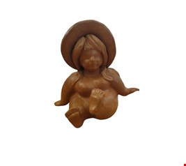 Gordinhas em barro sentada com chapéu - 24cmA