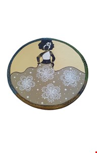 Prato decorativo em barro mulher com saia florida - 24cmD Prato decorativo em barro mulher com saia florida - 24cmD