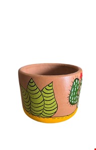 Cachepot em barro com cacto verde e folhas com base amarela - 13cmA Cachepot em barro com cacto verde e folhas com base amarela - 13cmA