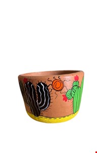 Cachepot em barro com cacto verde e preto - 13cmA Cachepot em barro com cacto verde e preto - 13cmA