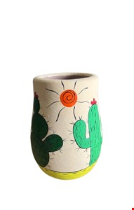 Vaso em barro bege com cacto verde e base verde neon - 17cmA Vaso em barro bege com cacto verde e base verde neon - 17cmA