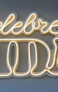 Letreiro em Led - Celebre a Vida Luz branco quente 30cmA 63cmL