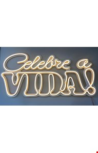 Letreiro em Led - Celebre a Vida Luz branco quente 30cmA 63cmL