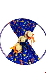 Temático São João - Bambolê decorado com Tecido Azul e Chapéus 