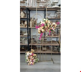 Painel Trio Oval Dourado Ferro Desmontável com Flores