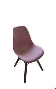 Cadeira Infantil Plastica Rosa com pé palito 56cmA Cadeira Infantil Plastica Rosa com pé palito 56cmA