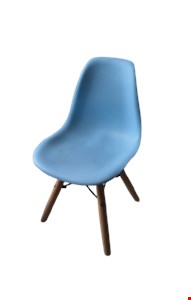 Cadeira Infantil Plastica Azul com pé palito 56cmA Cadeira Infantil Plastica Azul com pé palito 56cmA