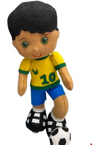 Temático Futebol - Menino Cabelo Preto com Bola no Pé Feltro