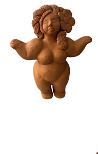 Escultura Gordinha Com Flor em Barro 33cmA
